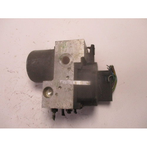 Volkswagen Passat ABS Beyni 0265202401 8E0614111AS