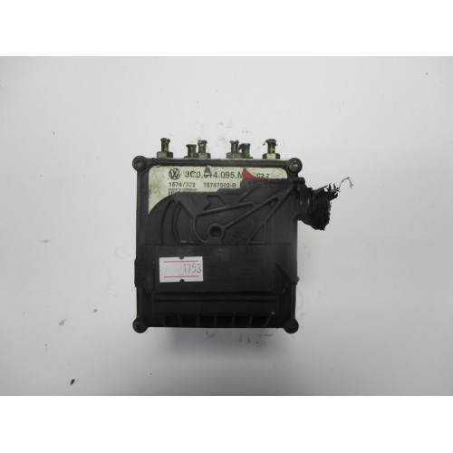 Volkswagen Passat ABS Beyni 3C0614095M 15747702 15747502-B