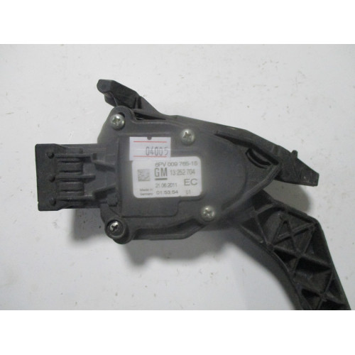 Opel Astra J Gaz Pedalı 13252704