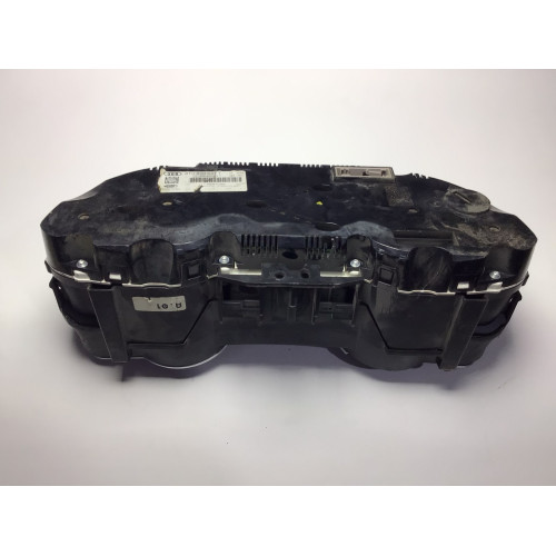 Z Audi A5 Gösterge Paneli Kilometre Saati 8T0920931T