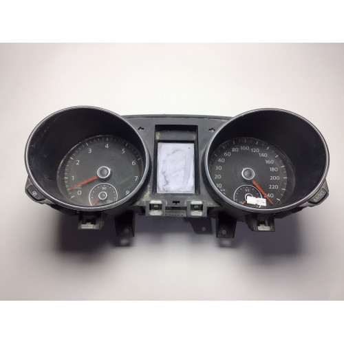 Z Volkswagen Golf 6 Kilometre Saati Gösterge Paneli 5K0920861