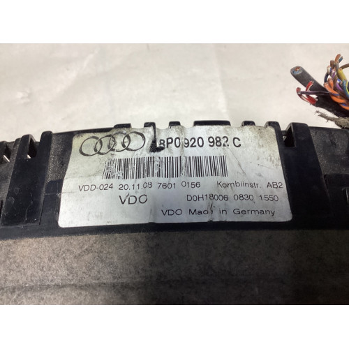 Z Audi A3 Benzinli Kilometre Saati Gösterge Paneli 8P0920932D