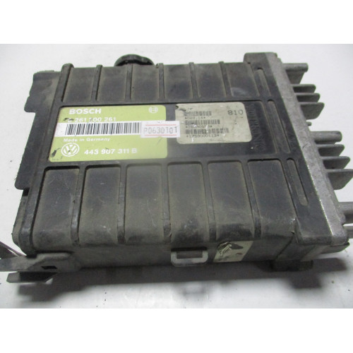 Volkswagen Passat 1.8 Motor Beyni 0261200261 443907311B