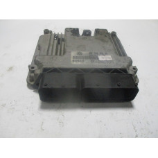 Volkswagen Passat 2.0 Motor Beyni MED9.5.10 0261S02098 06F906056DH