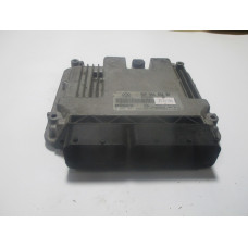 Volkswagen Passat 2.0 Motor Beyni MED9.5.10 0261S02098 06F906056DH
