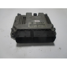 Volkswagen Passat 2.0 Motor Beyni MED9.5.10 0261S02098 06F906056DH