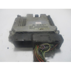 Volkswagen Golf 2.0 Motor Beyni Med9.5.10 0261S02155 06F906056DN