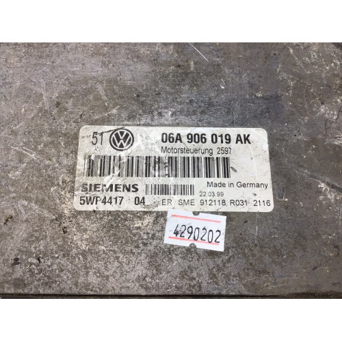 Volkswagen Golf 1.6 Motor Beyni 06A906019AK 5WP441704
