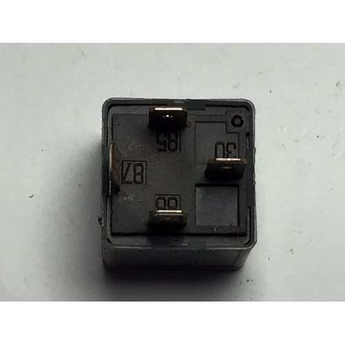 Volkswagen Audi Seat Skoda Çok Amaçlı Röle 141951253B V23134-B52-X227