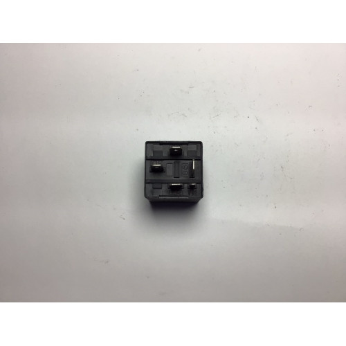 Volkswagen Polo Golf Caddy Passat Audi Skoda Kızdırma Rölesi 165906381 24.5200.00
