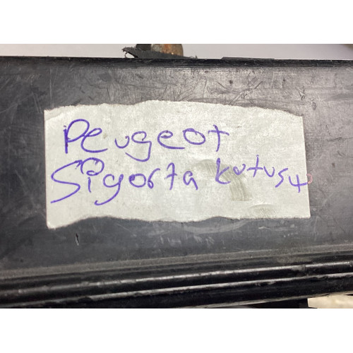 Peugeot Citroen Sigorta Kutusu
