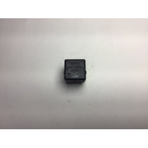 Mitsubishi Space Star 2 Volvo V40 S40 Siyah Röle V23134-B52-X240 MB953381