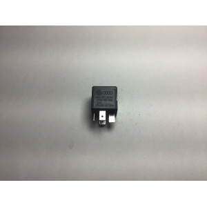 Audi A4 S4 Röle V23134-B52-X301 8D0951253A