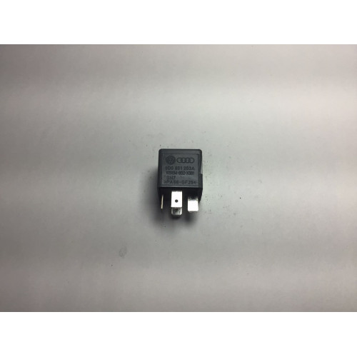 Audi A4 S4 Röle V23134-B52-X301 8D0951253A