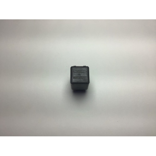 Nissan X-Trail Terrano Siyah Röle 2433009900