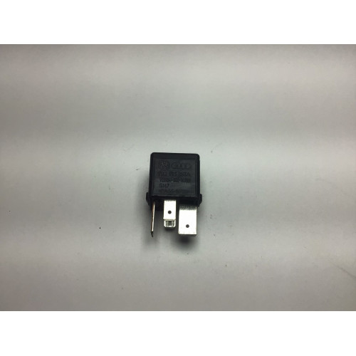 Volkswagen Audi 460 Siyah Röle V23134-J52-X430 1K0951253A