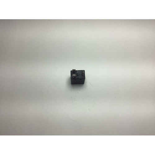 Saab 9-5 Sinyal Rölesi 90506607 A1301-X31
