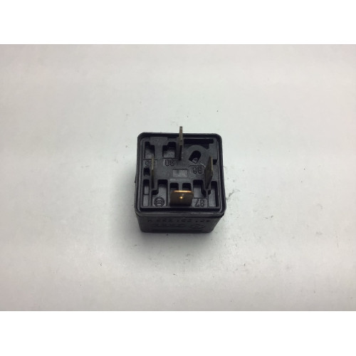 Volkswagen Audi Seat Skoda Röle 0332014156