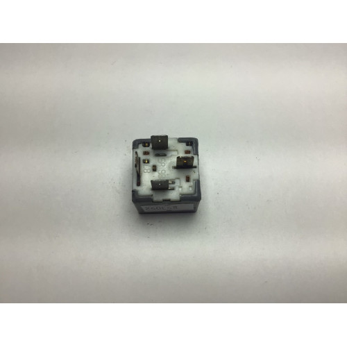 Volkswagen Passat B5 Audi A4 Röle 899512000