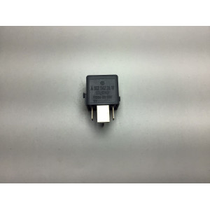Mercedes Röle A0025422619 V23134-J52-X361