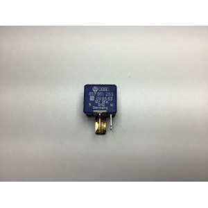 Volkswagen Audi Seat Skoda Yakıt Pompa Rölesi 857951253 899663
