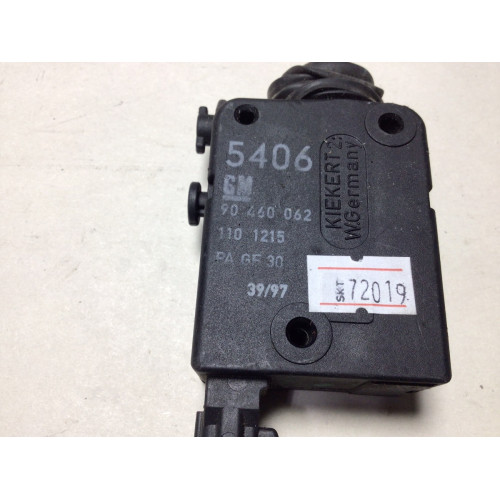 Opel Vectra B Bagaj Kilit Motoru 90460062