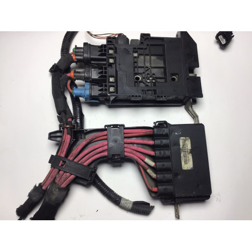 Renault Megane 3 Fluence Akü Kutup Başı Kesme Kutusu 243800011R
