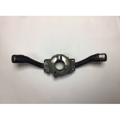 Volkswagen Golf Far Sinyal Kolu 8L0953513G